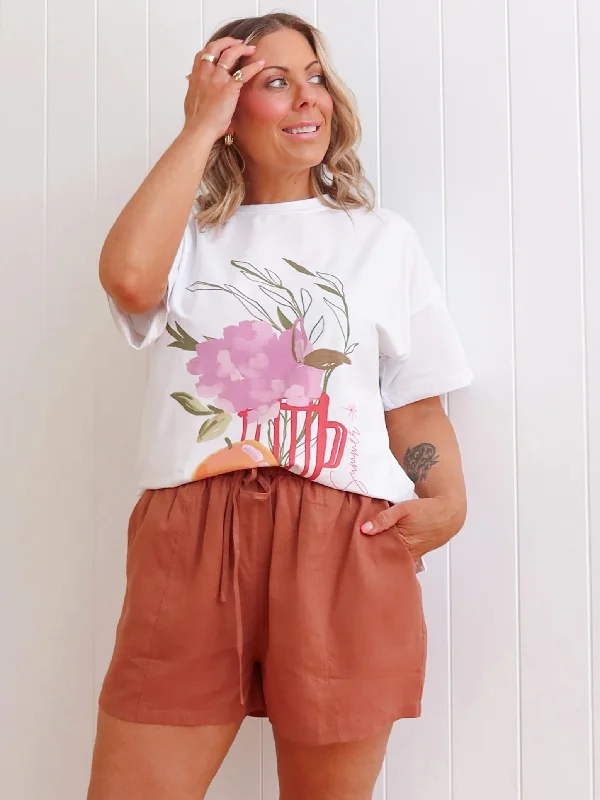 Floral print shorts – Shorts featuring vibrant floral patterns, perfect for a fresh, summery style.Rosie Shorts - Brown