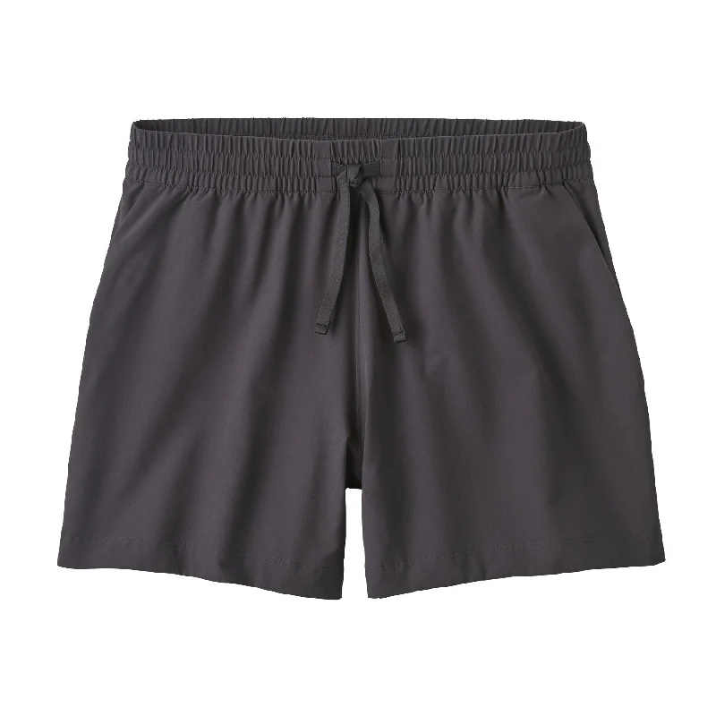 Seamless shorts – Shorts with minimal or no visible seams for a smooth, sleek look.Women's Fleetwith Shorts - 5"