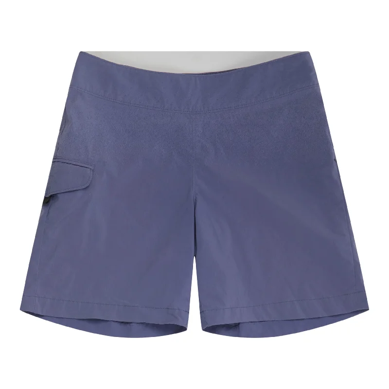 Pleated shorts – Shorts with pleats at the waist for extra volume or texture, creating a more sophisticated appearance.W's Continental Shorts