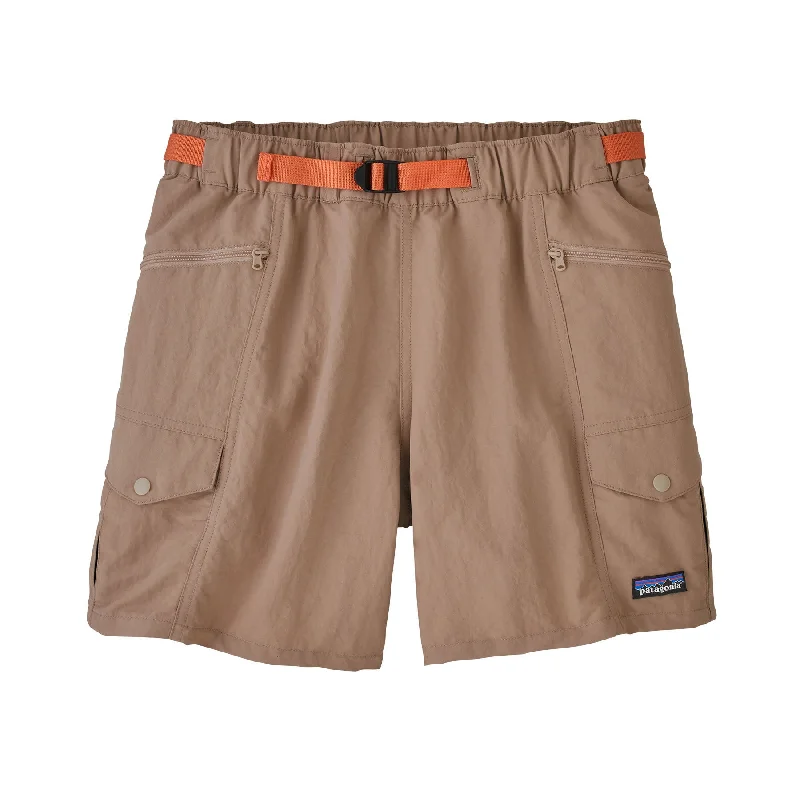 Seamless shorts – Shorts with minimal or no visible seams for a smooth, sleek look.W's Outdoor Everyday Shorts