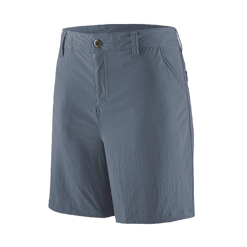 Bermuda shorts – Knee-length shorts that offer a more conservative and comfortable fit.Women's Quandary Shorts - 7"