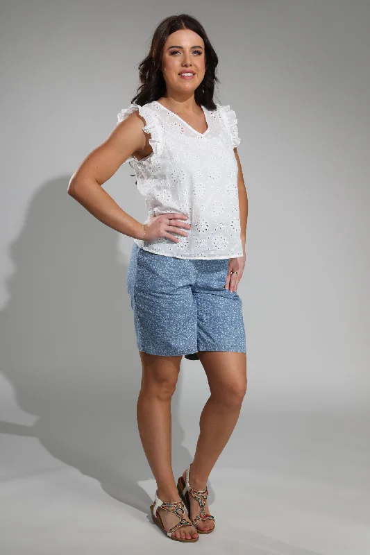 Booty shorts – Very short shorts that focus on accentuating the figure and providing maximum comfort.100% Cotton Chambray Shorts | Mini Daisy | 6654A1