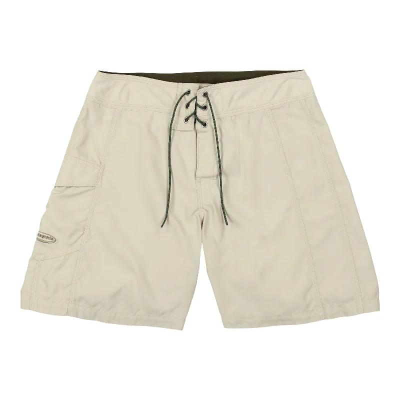 Cargo shorts – Loose-fitting shorts with large side pockets, often made from durable material for a utilitarian look.W's Floater Board Shorts