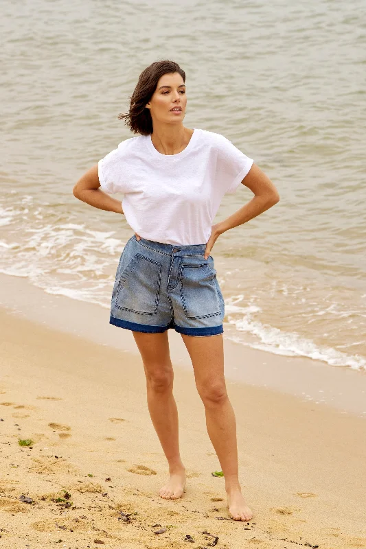 Linen shorts – Lightweight and breathable shorts made from linen, ideal for hot weather.Betty Basics Eddie Short Azure