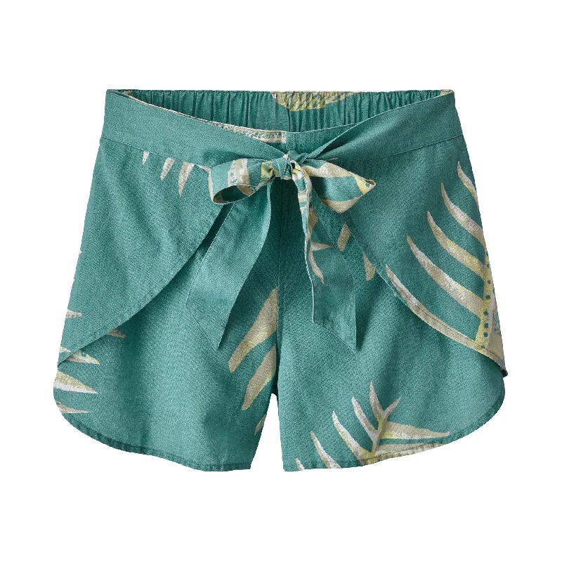 Culottes – Wide-legged, knee-length or mid-calf shorts that resemble a skirt but are more comfortable and practical.W's Garden Island Shorts