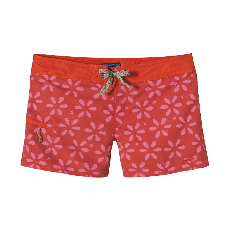 Velvet shorts – Luxurious, soft shorts made from velvet material, often worn for more festive or evening occasions.W's Wavefarer® Board Shorts