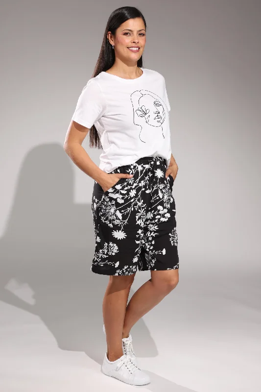 Boyfriend shorts – Relaxed, loose-fit shorts with a slightly longer inseam, often rolled up at the hem for a casual appearance.Printed Shorts with elastic waist | BLACK WHITE SPRIG | 3368A1