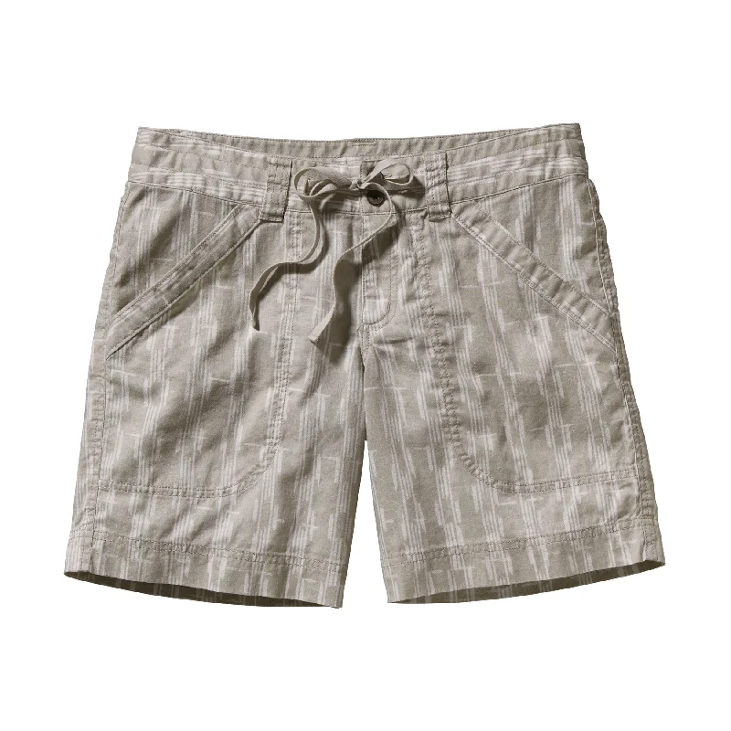 Seamless shorts – Shorts with minimal or no visible seams for a smooth, sleek look.W's Island Hemp Shorts - 8""