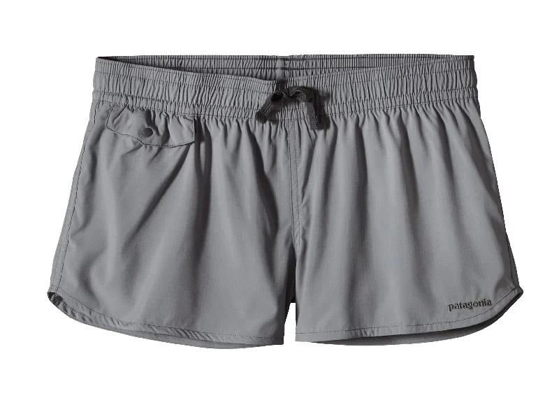 Cargo shorts – Loose-fitting shorts with large side pockets, often made from durable material for a utilitarian look.Women's Light & Variable® Board Shorts - 2 1/2"