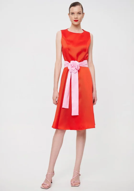 Fit-and-flare dress – Dress that is fitted at the top and flares out at the bottom, offering a feminine and flattering shape.Camelot Corsage Belt A-Line Knee Length Dress, Red