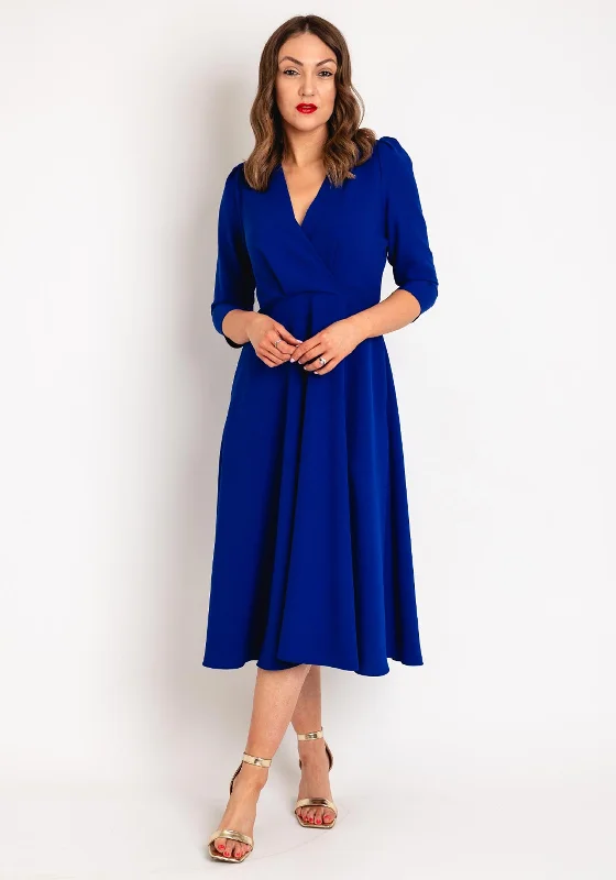 Sundress – Light, sleeveless dress typically worn in warm weather, often made from cotton or linen.Castings V-Shape Neckline A-Line Dress, Azul