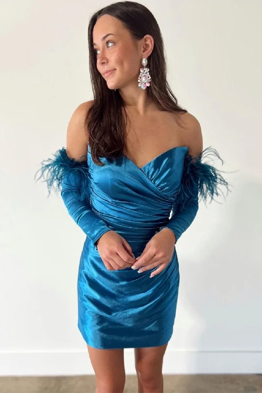 V-neck dress – Dress with a V-shaped neckline that flatters the chest and elongates the neck.Ruched Blue Strapless Bodycon Homecoming Dress with Long Sleeves