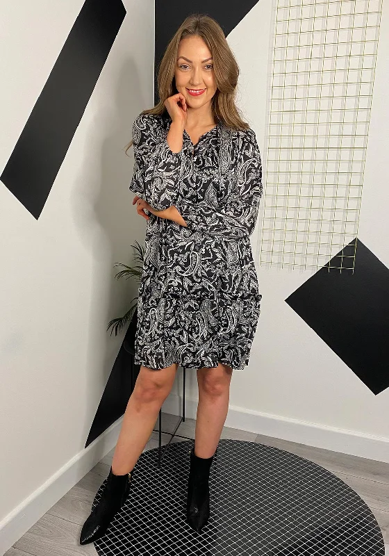 Tweed skirt – Skirt made from tweed fabric, often associated with a more classic or sophisticated look.Seventy1 Paisley Print Smock Mini Dress, Black & White