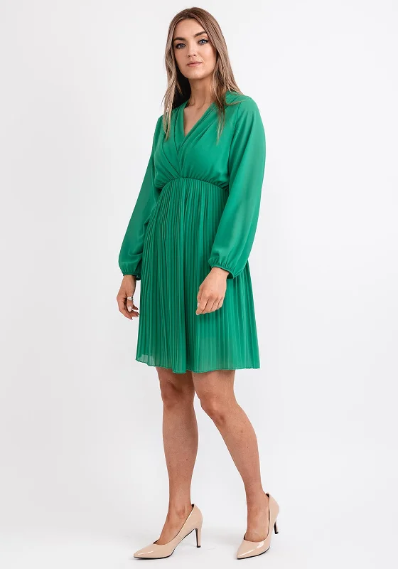 A-line skirt – Skirt that is fitted at the hips and gradually flares out toward the hem.Seventy1 One Size Pleated Mini Dress, Emerald Green