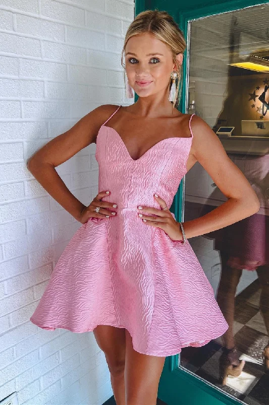 Tulle dress – Dress made with soft, voluminous tulle fabric, often worn for formal occasions or as part of a bridal outfit.Straps Pink Jacquard A-Line Short Homecoming Dress