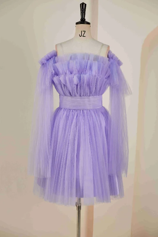 Tulle dress – Dress made with soft, voluminous tulle fabric, often worn for formal occasions or as part of a bridal outfit.Tiered Strapless Lavender Tulle Homecoming Dress with Removable Sleeves