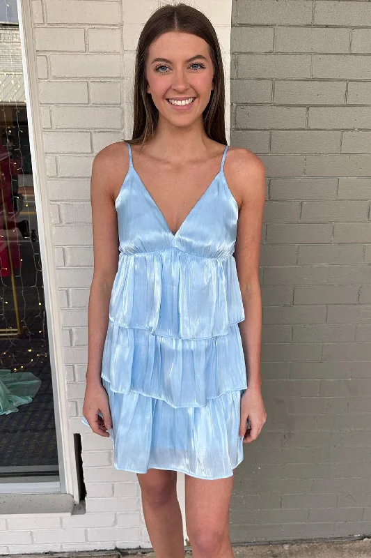 T-shirt dress – Casual dress made from T-shirt-like material, typically loose-fitting and comfortable.V-Neck Straps Light Blue Layered Short Homecoming Dress