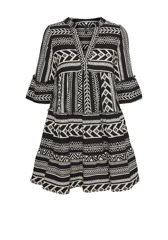 Tweed skirt – Skirt made from tweed fabric, often associated with a more classic or sophisticated look.Vero Moda Aztec Print Tunic Smock Mini Dress, Black & Birch