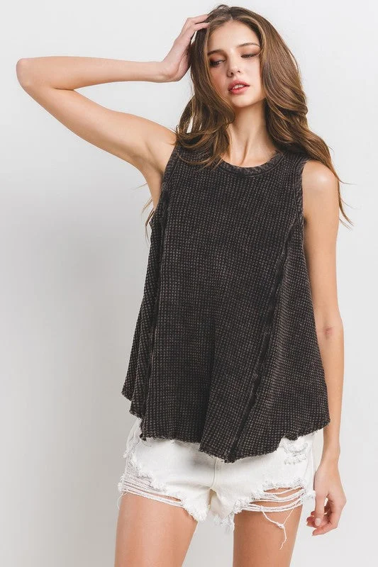 Faux fur vest – Vest made with faux fur for a luxurious, warm lookBLACK MINERAL WASHED WAFFLE KNIT SLEEVELESS TANK TOP TEU13765SA