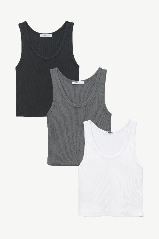 Mesh vest – Light, breathable vest made from mesh fabric, perfect for layering or workoutsthe blondie pack