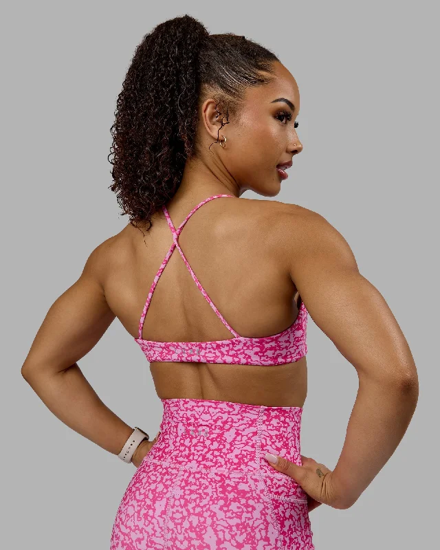 Seamless sports bra – Sports bra made without seams for a smooth, chafe-free fit.Aura Sports Bra - Patina-Ultra Pink