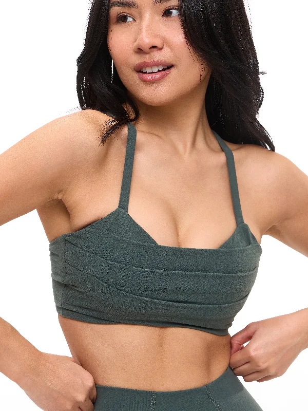 Adjustable straps sports bra – Sports bra with straps that can be adjusted for a personalized fit and comfort.Empire Sports Bra - Siren