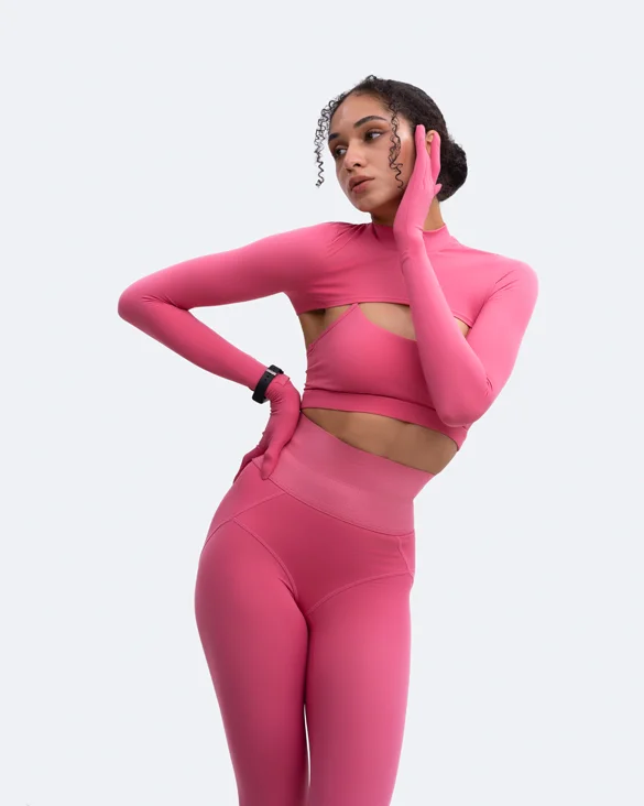 Seamless sports bra – Sports bra made without seams for a smooth, chafe-free fit.Glove Sleeve Crop Top