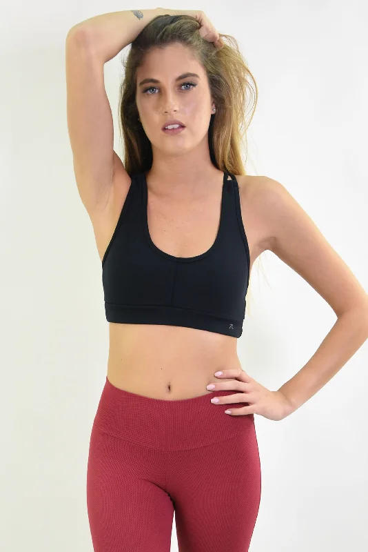 Front-closure sports bra – Sports bra that fastens at the front, often with hooks, zippers, or snaps, for easier wear.Lagoa Bra - Black