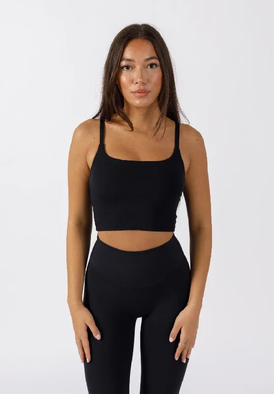 Criss-cross strap sports bra – Sports bra with straps that cross over at the back, providing extra support and a stylish look.RecStretch Essential Brami Black