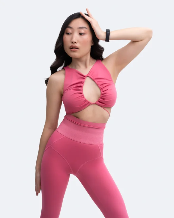 Back-closure sports bra – Sports bra with a hook-and-eye closure at the back for adjustable fit and ease of wear.Sexy Front-Tie Support Top