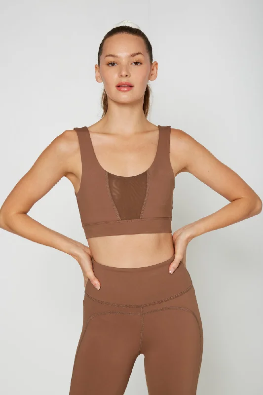 Criss-cross strap sports bra – Sports bra with straps that cross over at the back, providing extra support and a stylish look.Slim Mesh Bra Top