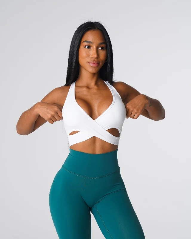 Underwired sports bra – Sports bra with underwire for added support and structure.White Radiance Bra