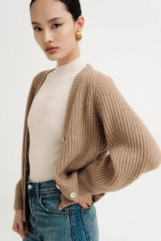 Cashmere – Luxurious, soft wool from goatscleo cardigan