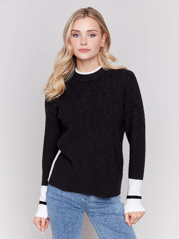 Boxy – Square, loose shapeCrew Neck Sweater with Side Slit - Black