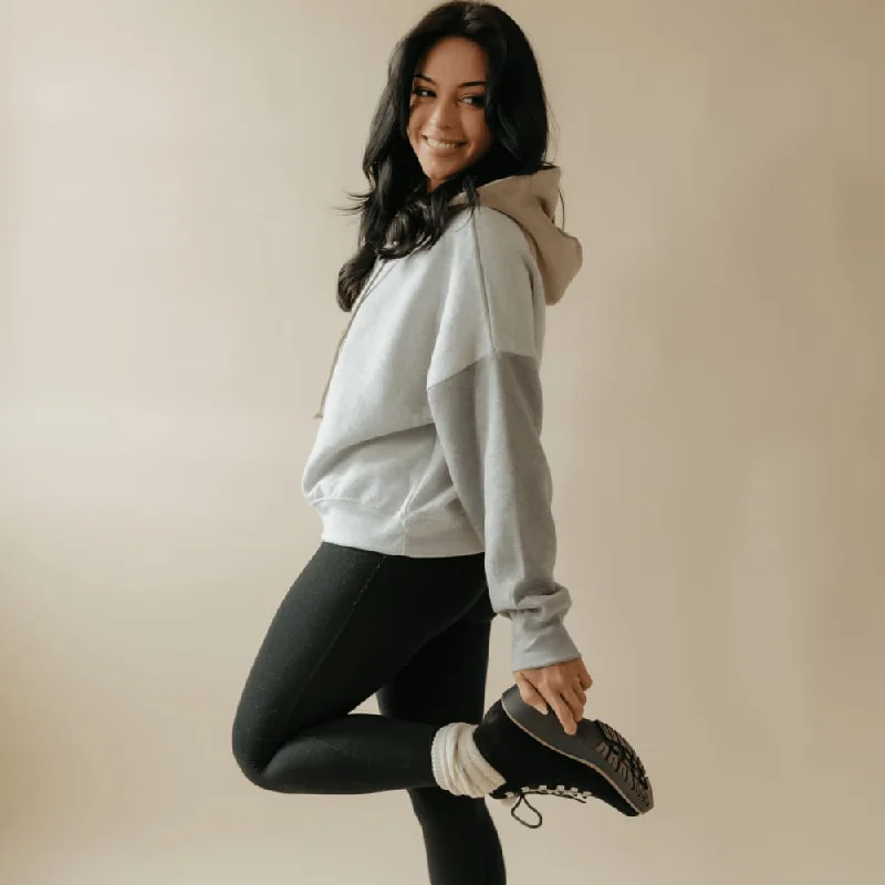 Fitted sweatshirt – Sweatshirt that fits snugly to the body, providing a more tailored lookFleece Color Block Cropped Hoodie