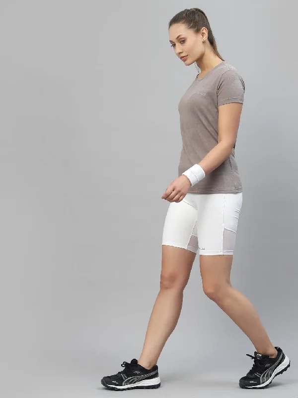 Vented hem – Slits or small openings at the bottom of the T-shirt for a relaxed fitJUMP USA Women Rapid-Dry Antimicrobial Running T-shirt