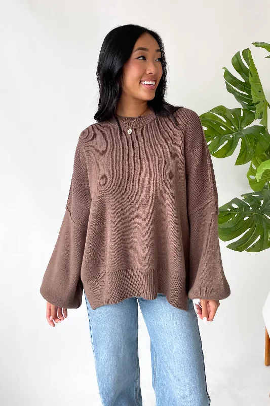 V-neck – Sweater with a V-shaped necklineMartha Sweater in Brown