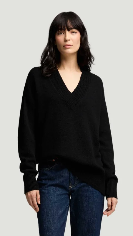 Cable knit – Featuring textured, braided patternsOversized V-Neck Sweater in Merino Wool | Black