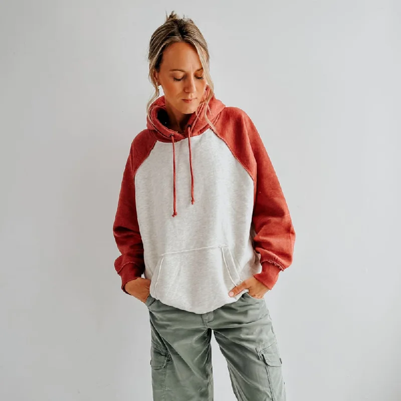 Colorblock hoodie – Hoodie with distinct blocks of color, often used for sporty or modern looksVintage Heather Hoodie - Oatmeal & Red